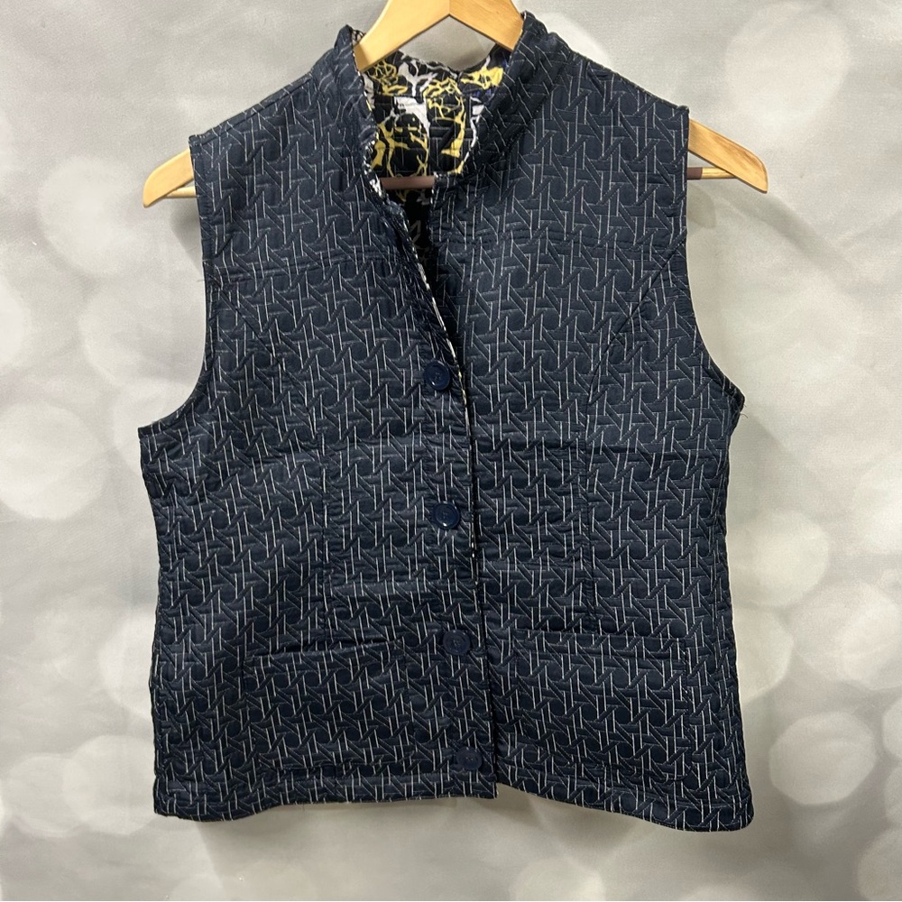 Unbranded reversible vest‎ in  XL. See measurements for accurate fit.